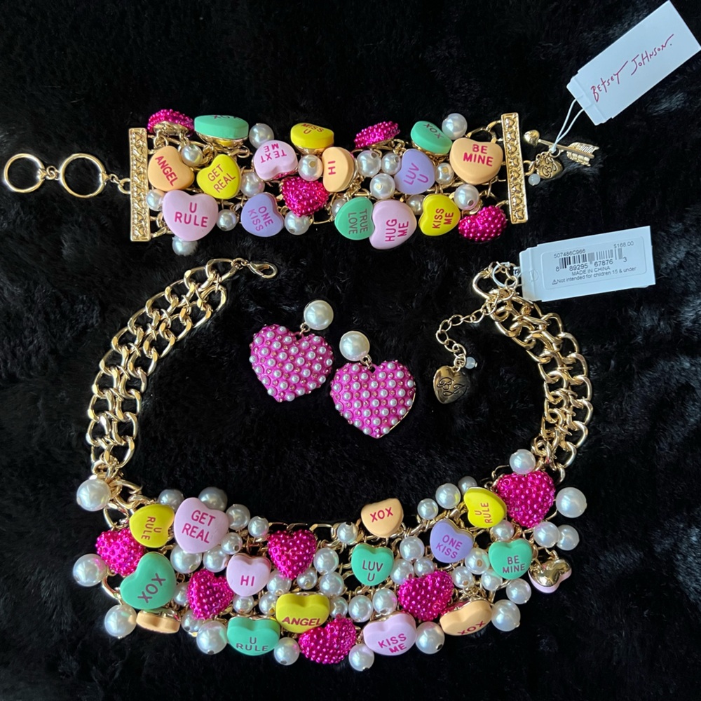 Betsey Johnson Valentines Candy Jewelry Set. Necklace, Bracelet, Earrings CUTE!